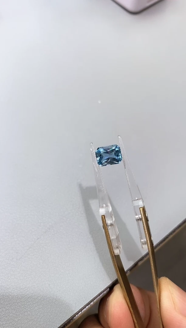 海蓝宝石裸石未镶嵌1.74ct天然超圣海蓝宝裸石