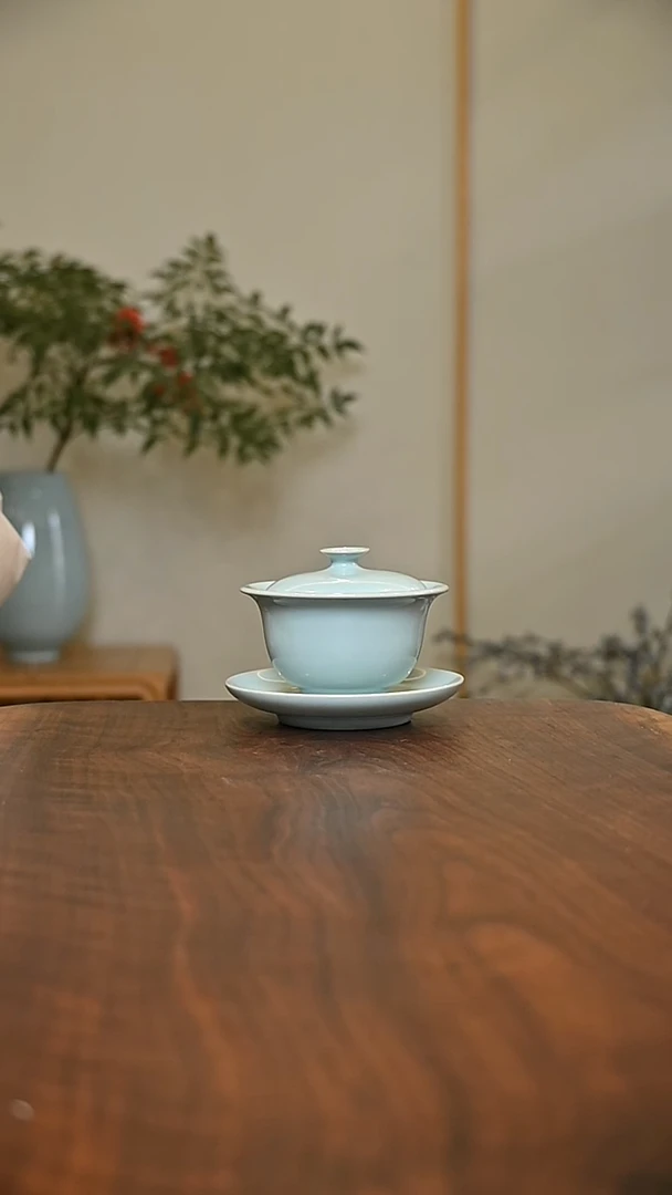 元宝盖碗 天青 微瑕 朱法喜款