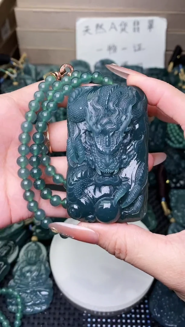 颈饰未镶嵌翡翠