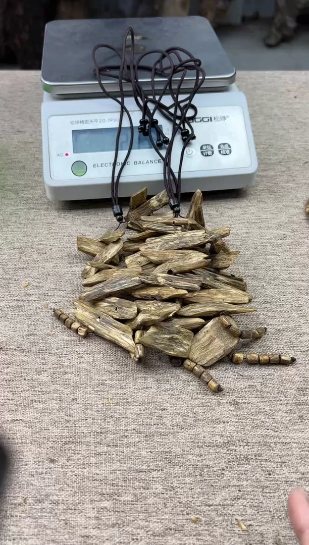 【闪购商品】沉香吊坠海南尖峰岭莺歌绿奇楠车挂多样性发一