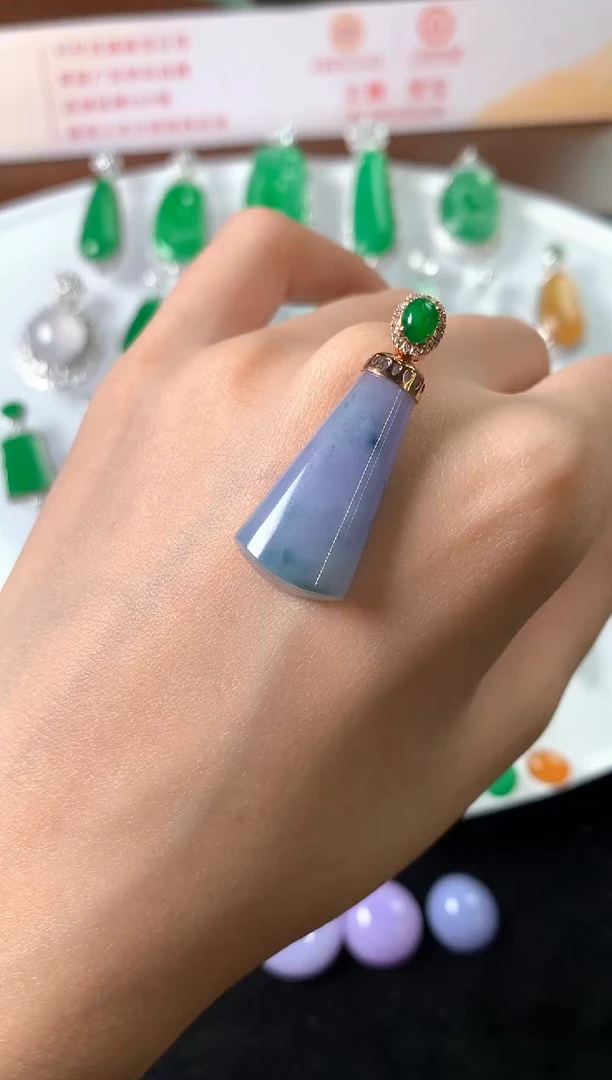 吊坠(赠链)18K金镶嵌翡翠吊坠