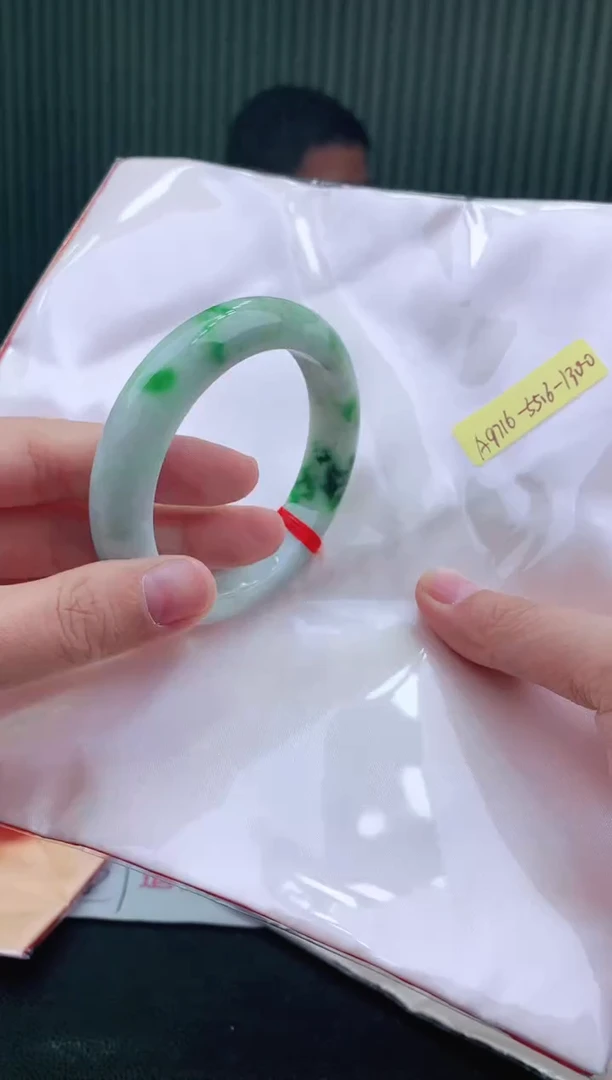 未镶嵌手镯翡翠55+