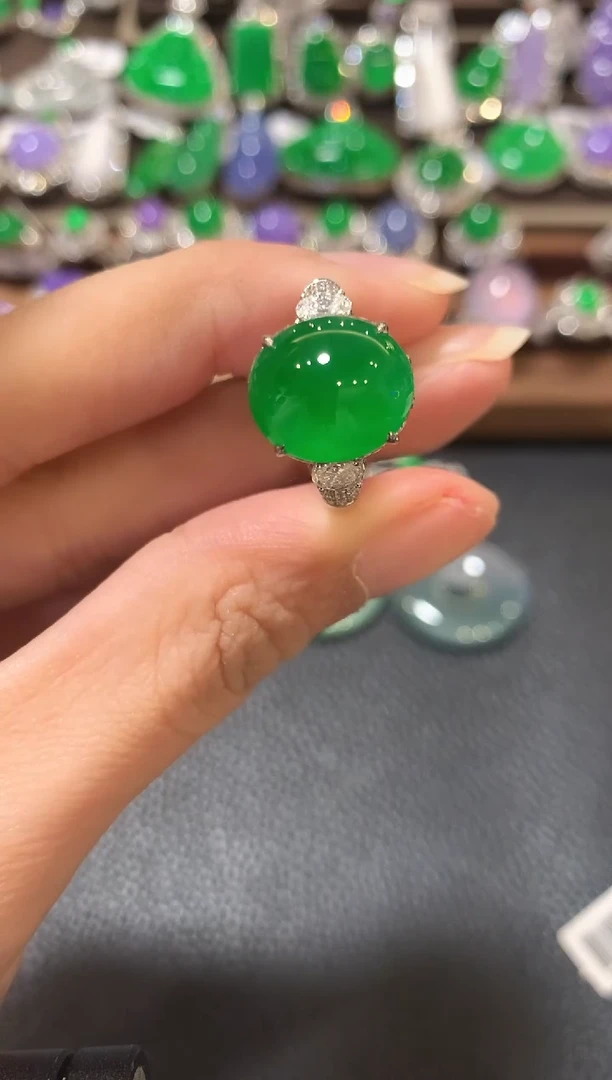 18K金镶嵌戒指翡翠开***?m40