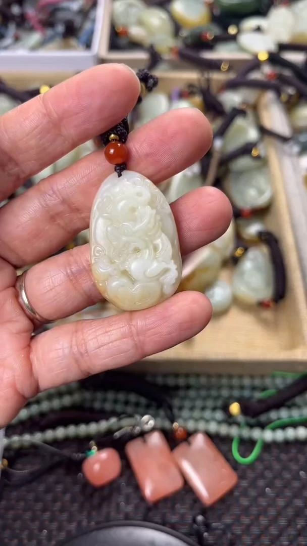 【闪购商品】和田玉颈饰未镶嵌多样性发货没有证书拍一发一有瑕