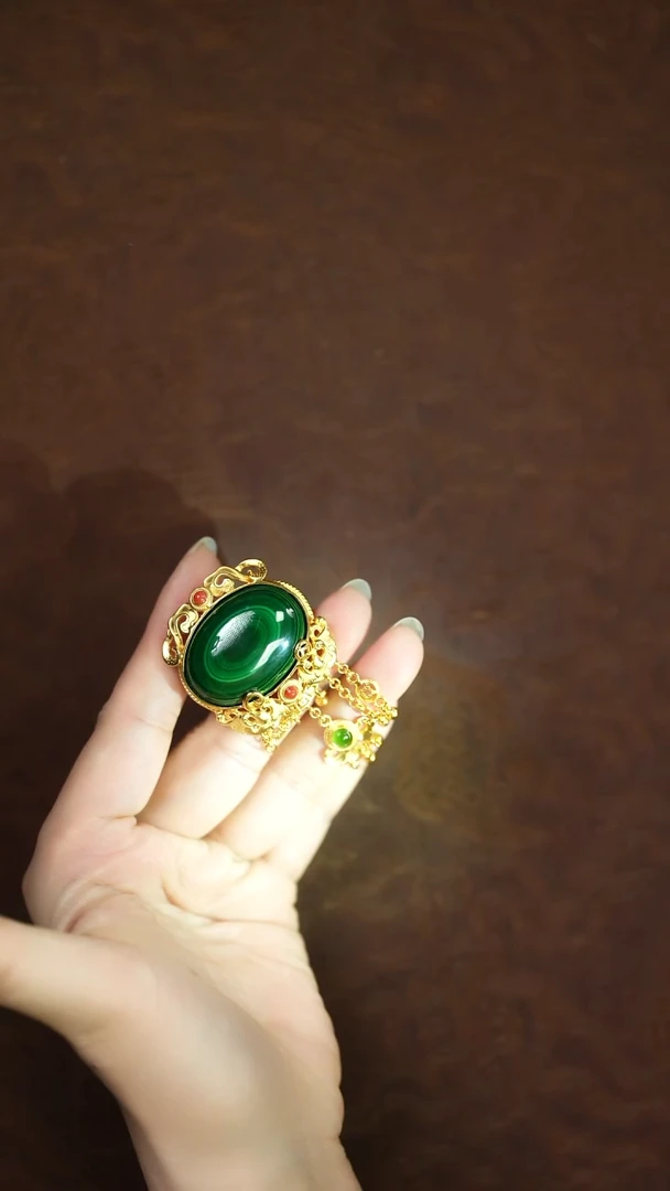 未镶嵌孔雀石戒指闪购 蛋面