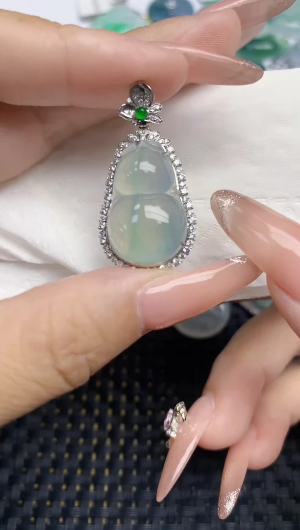 颈饰18K金镶嵌翡翠天然缅甸A货翡翠百元以上9元证书费自理