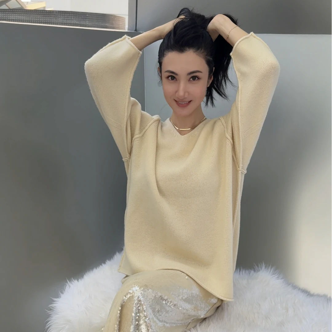 【壁虎姐】F2024新款 杏色V领宽松九分袖针织毛衣