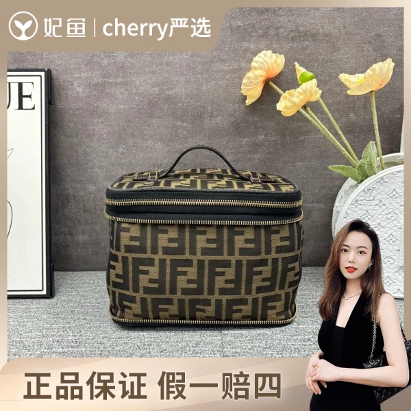 芬迪/包包/95新/市场价20000/21