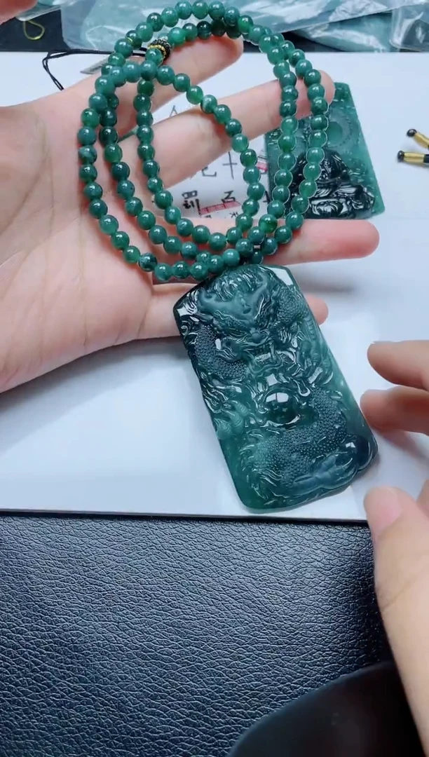 颈饰未镶嵌翡翠一套