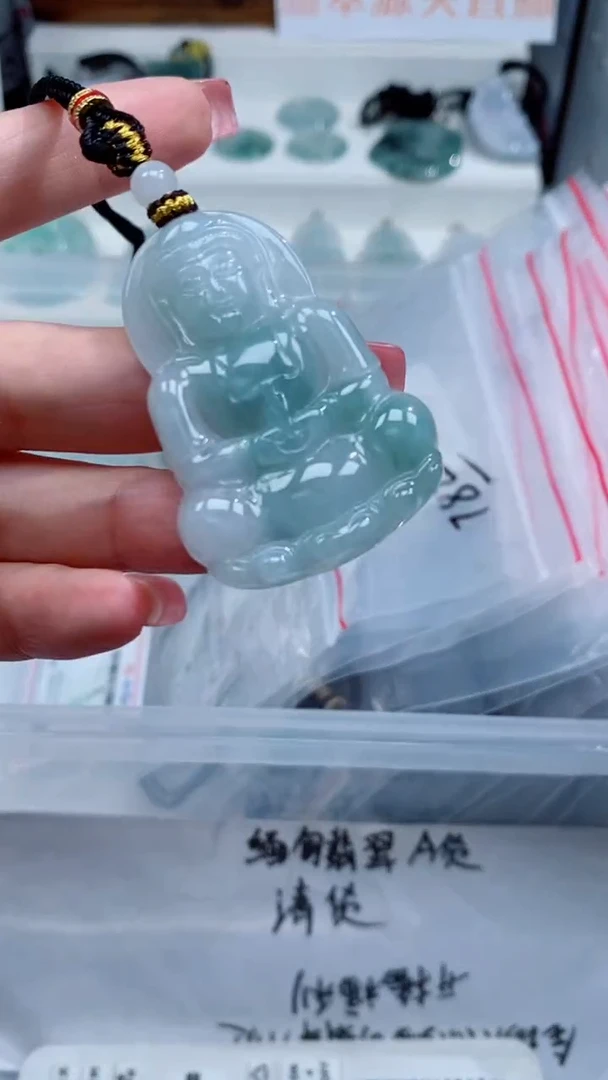 翡翠未镶嵌颈饰吊坠