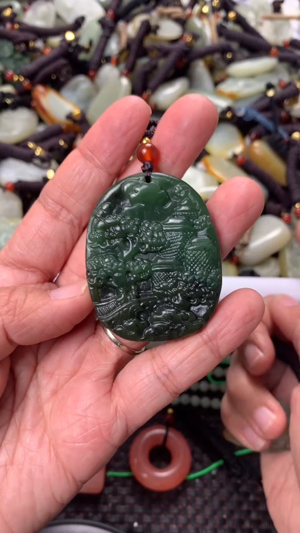 【闪购商品】和田玉颈饰未镶嵌多样性发货没有证书，拍一发一.有瑕