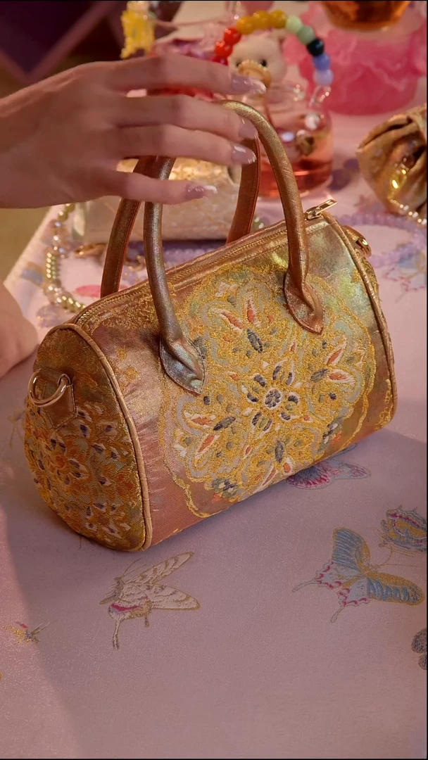 非遗西阵织 如图所示