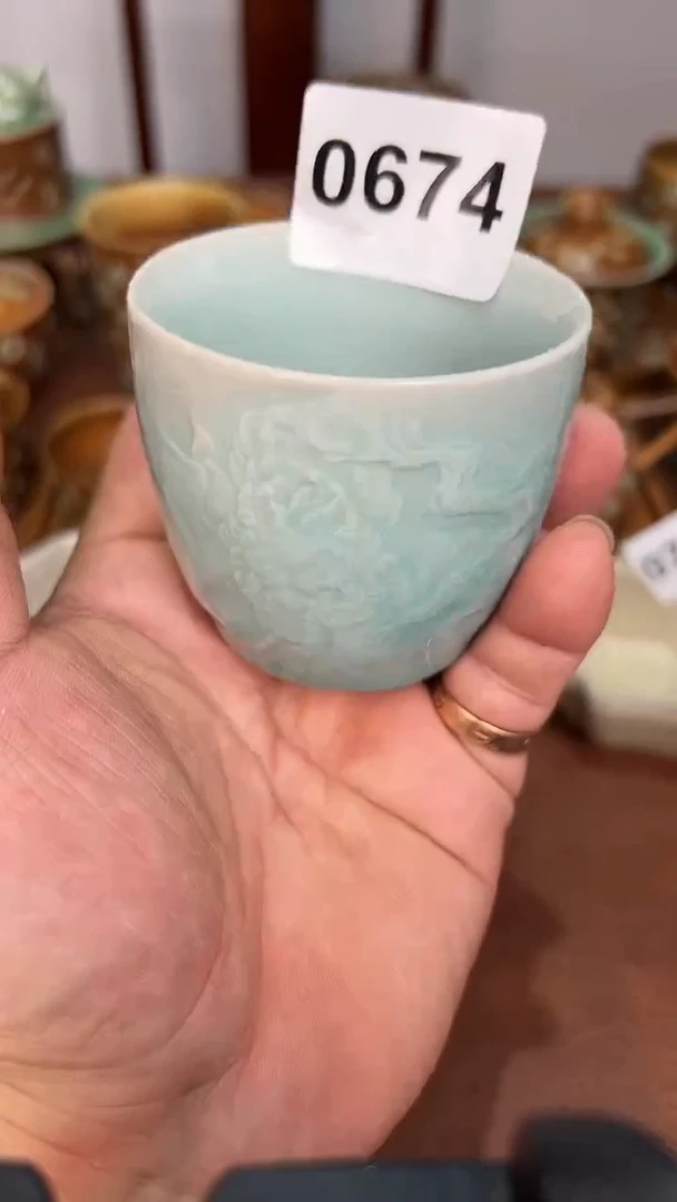 龙泉窑粉青貔貅只进不出主人杯0674