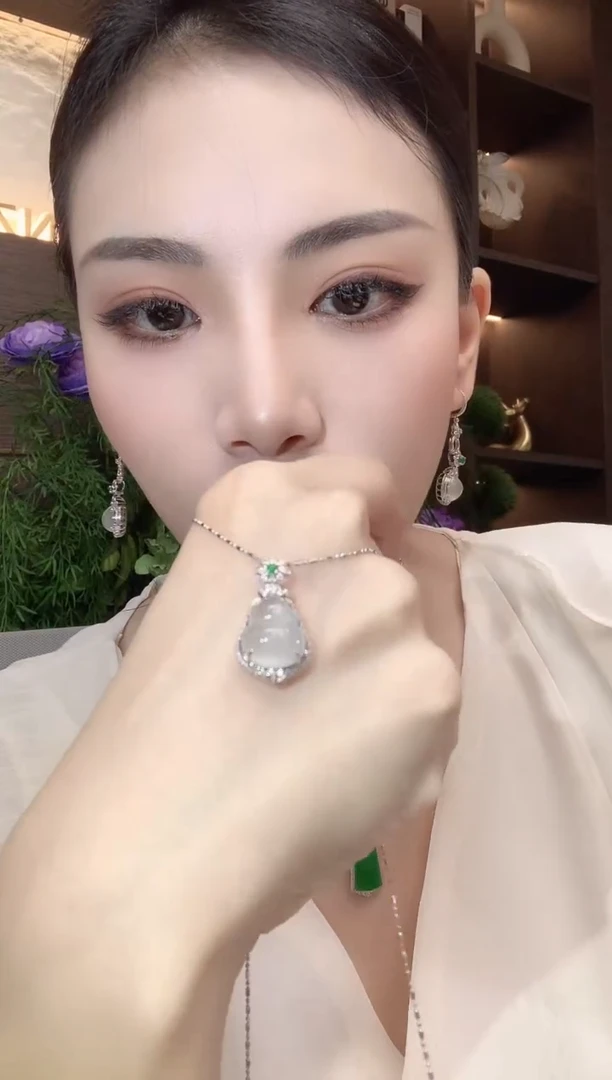 吊坠(不含链)18K金镶嵌翡翠A20 多样性发一件