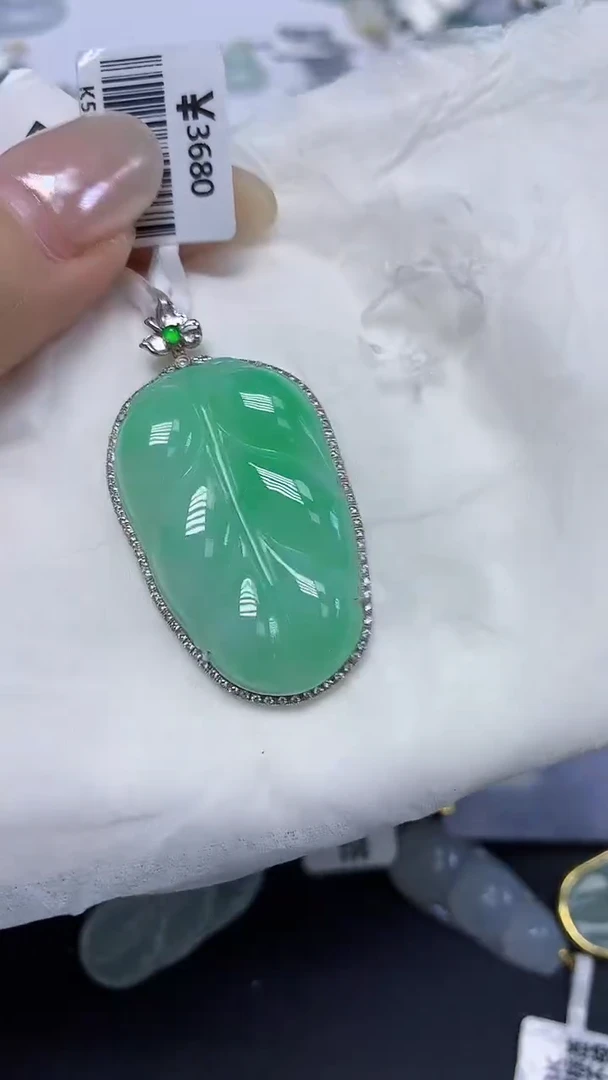 翡翠18K金镶嵌颈饰天然缅甸翡翠A货