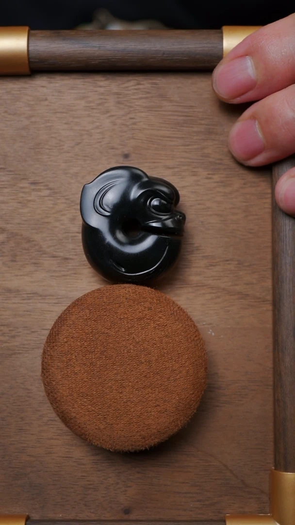 吊坠(不含链)未镶嵌和田玉??和田玉青花纯墨色玉猪龙