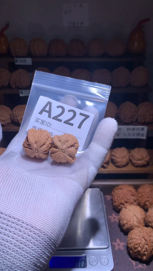 文玩核桃把件R****.铁锤21.2克