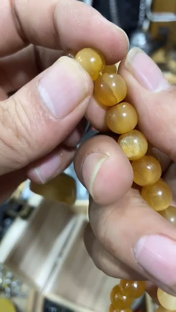 瓷片闪购商品  如图所示