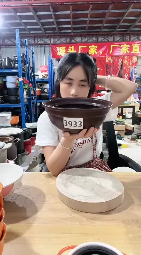 3933明显瑕疵咖色砂锅碗不带盖