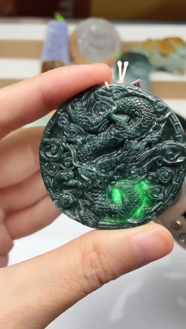 颈饰未镶嵌翡翠牌子