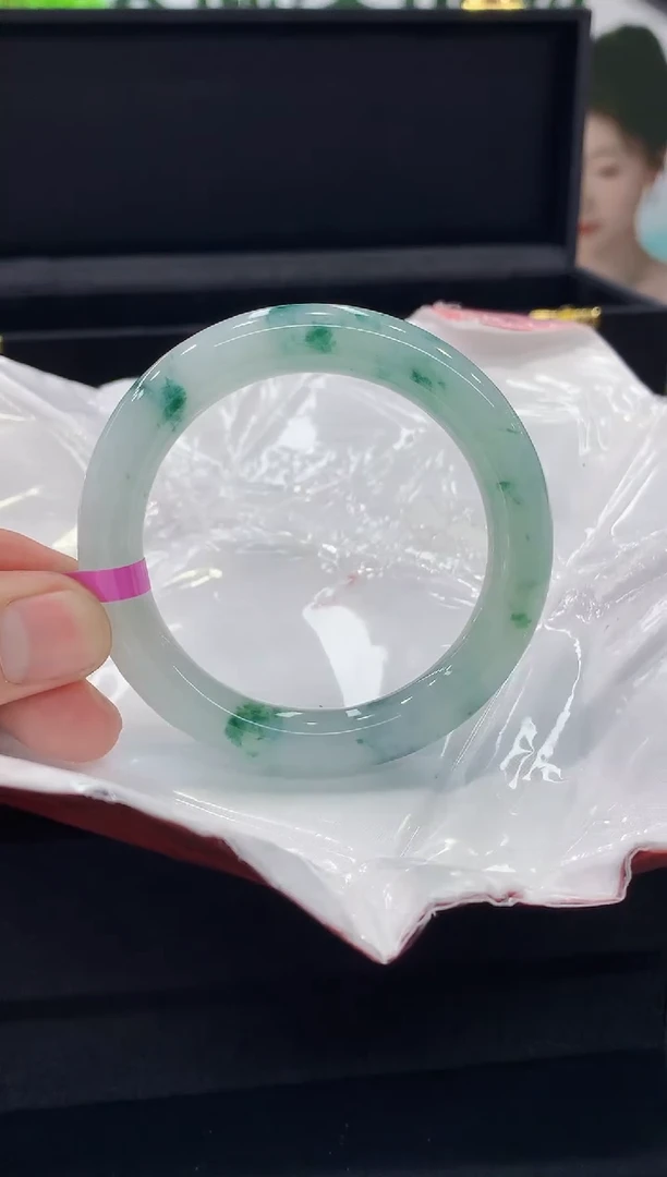 翡翠手镯未镶嵌手镯