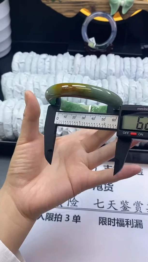 翡翠手镯未镶嵌4