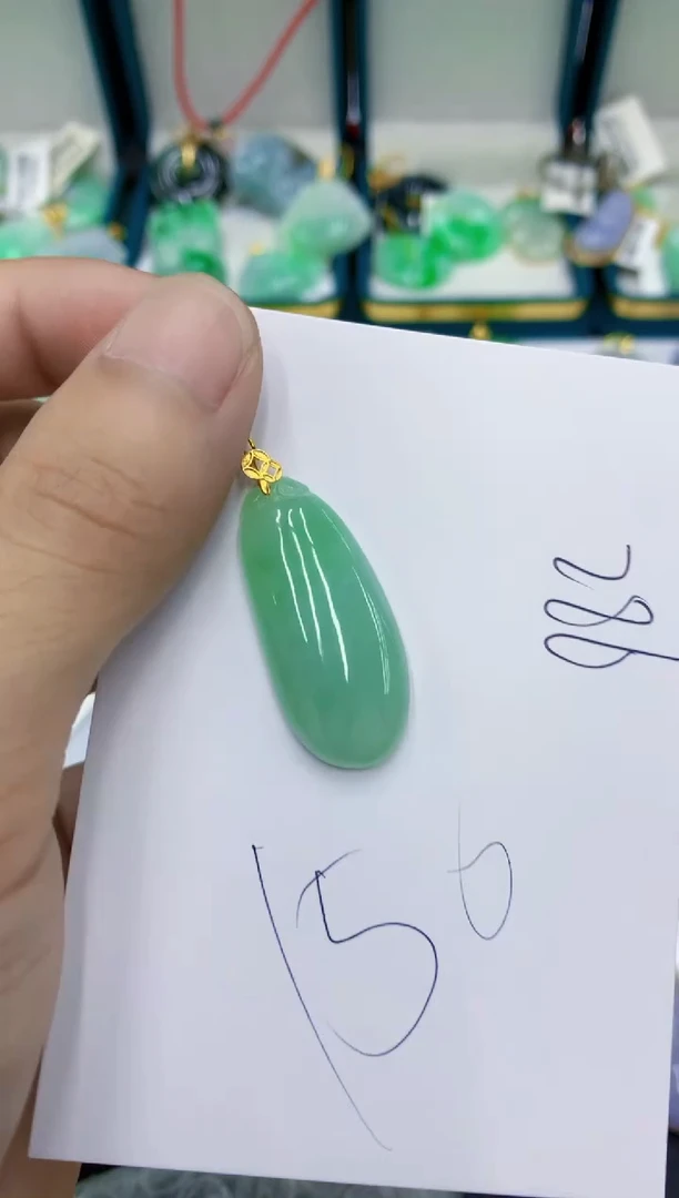 翡翠挂件18K金镶嵌翡翠