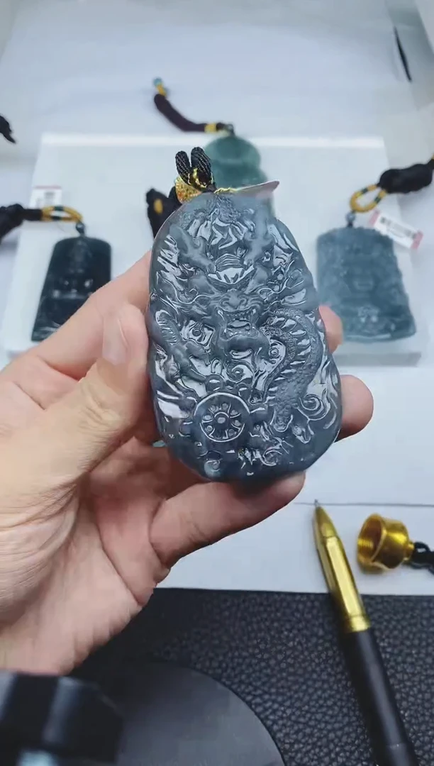 颈饰未镶嵌翡翠