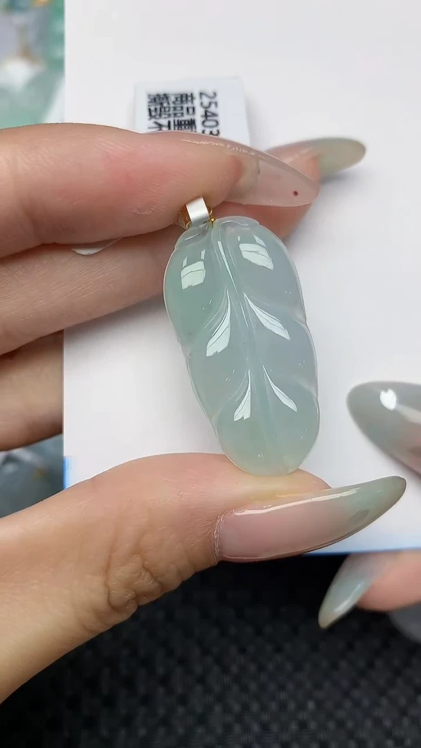 翡翠18K金镶嵌颈饰天然翡翠a货