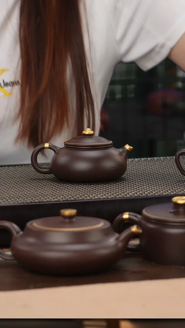 茶壶紫砂四号井茄皮紫泥描金寒江130cc