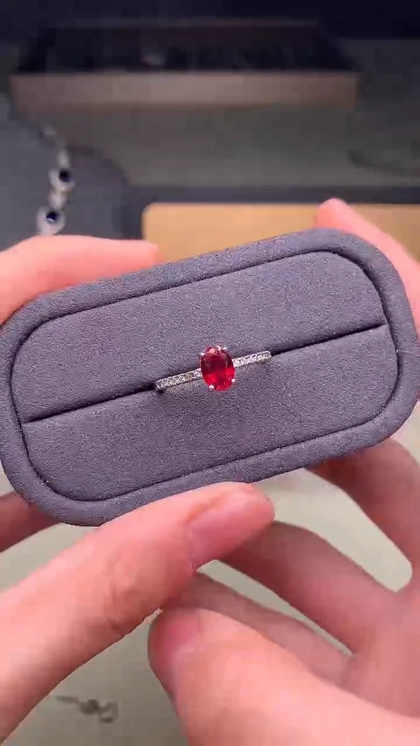 银S925镶嵌戒指红宝石······