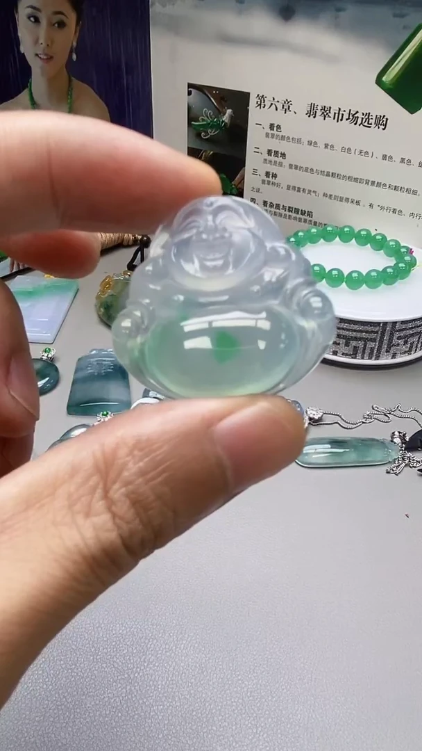 翡翠未镶嵌颈饰广****行佛公