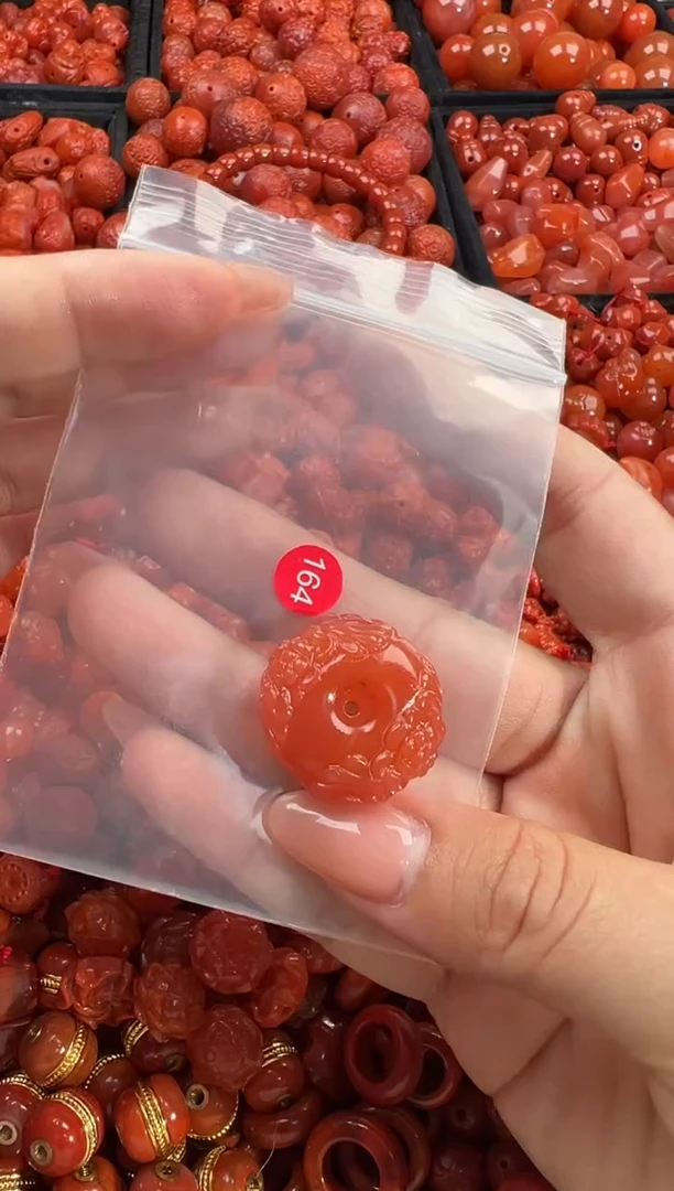 南红玛瑙未镶嵌颈饰1