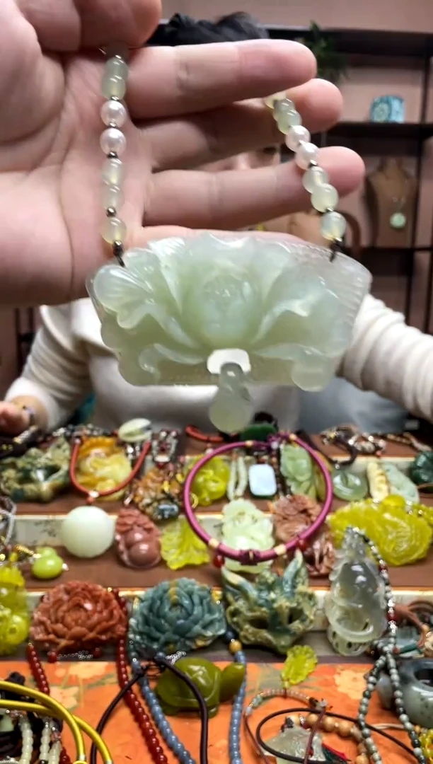 未镶嵌岫玉吊坠·