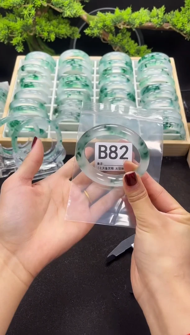 【闪购商品】石英岩玉手镯未镶嵌B82