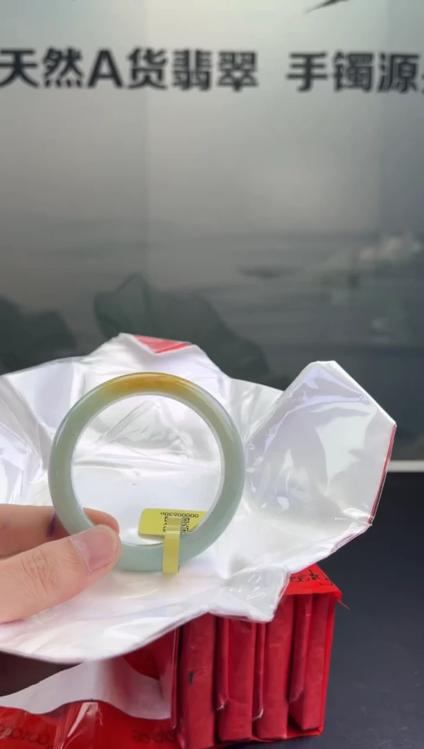 翡翠手镯未镶嵌翡翠手镯