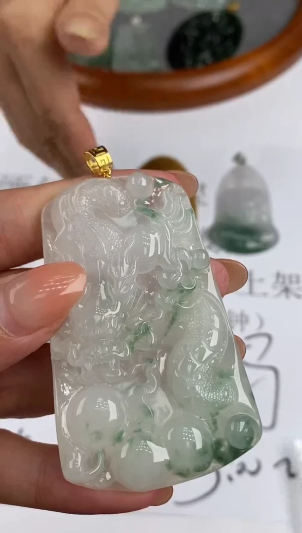 18K金镶嵌挂件翡翠305396     多人