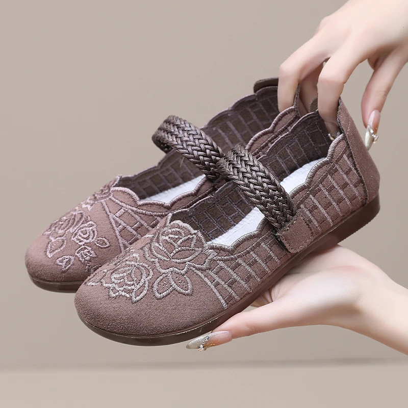 春季新款妈妈鞋老妈防滑软底老北京布鞋休闲平底绣花女鞋布鞋