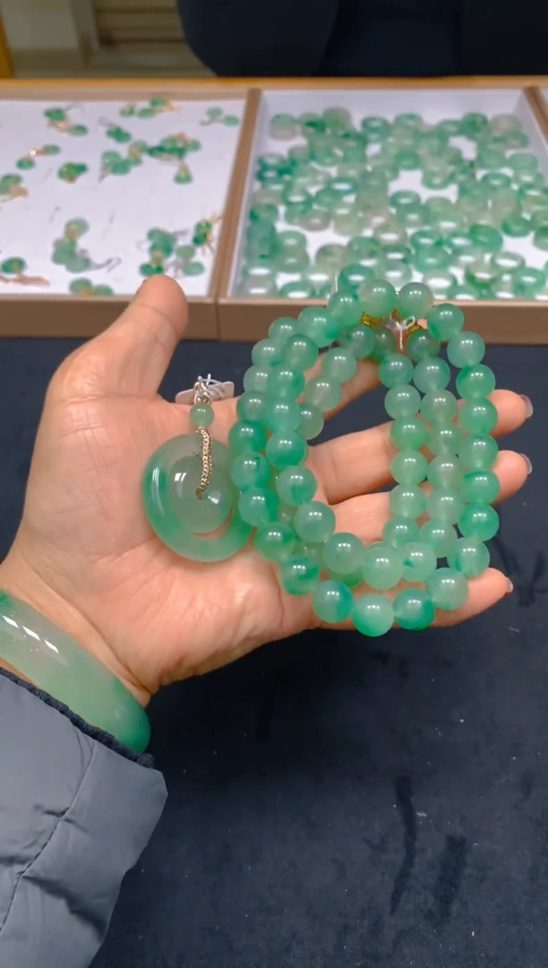 【闪购商品】石英质玉颈饰未镶嵌冰美人A货非洲翠，冰种