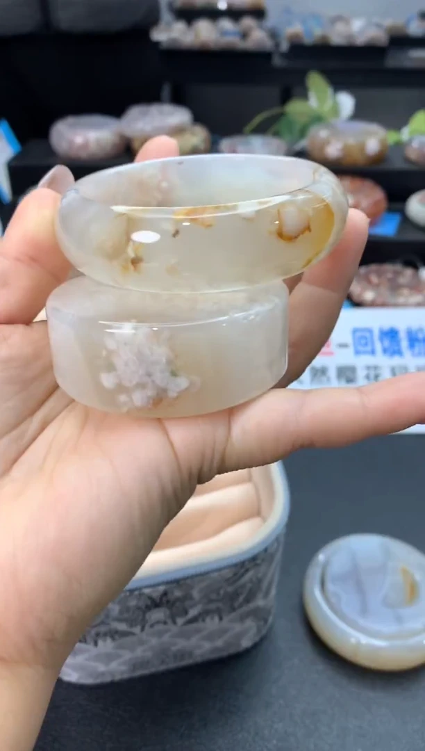 未镶嵌手镯石英质玉（62圈口）赠送镯心 无证书