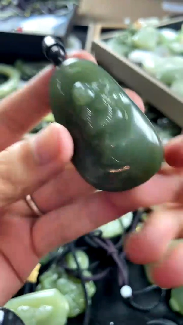 颈饰未镶嵌和田玉佛公