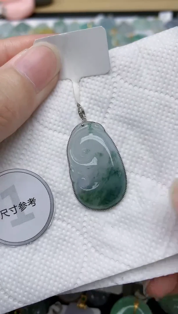 翡翠18K金镶嵌颈饰天然A货翡翠