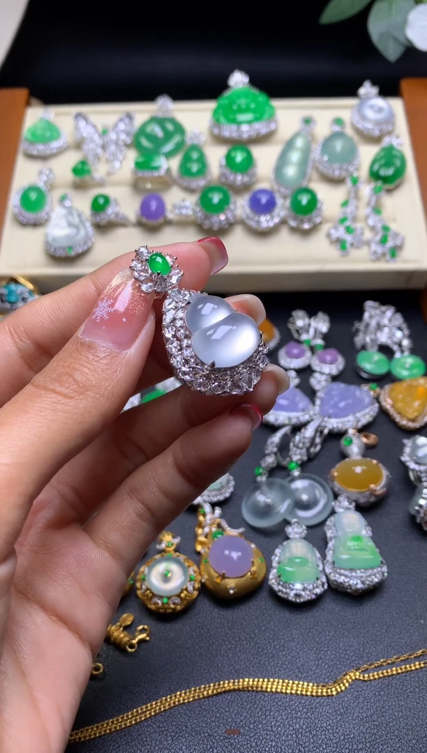 吊坠(不含链)18K金镶嵌翡翠白冰葫芦吊坠