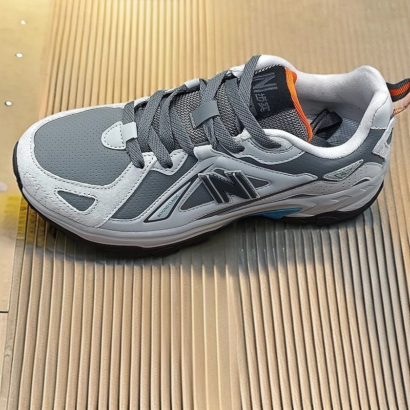 减震透气男防滑跑步休闲鞋