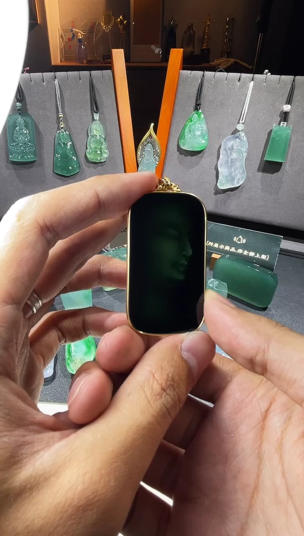 颈饰18K金镶嵌翡翠佳佳翡翠佛影禅心13.8w