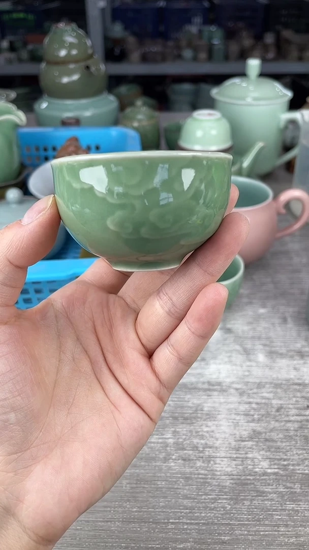 青花仓储福利放漏祥云