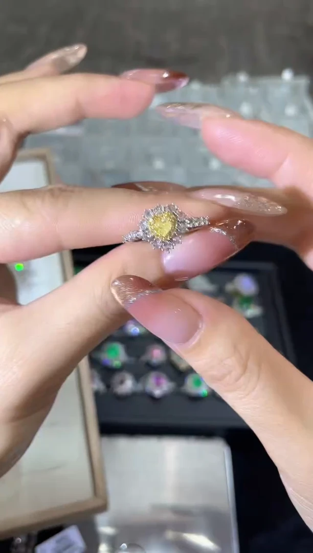 18K金镶嵌戒指钻石     YT