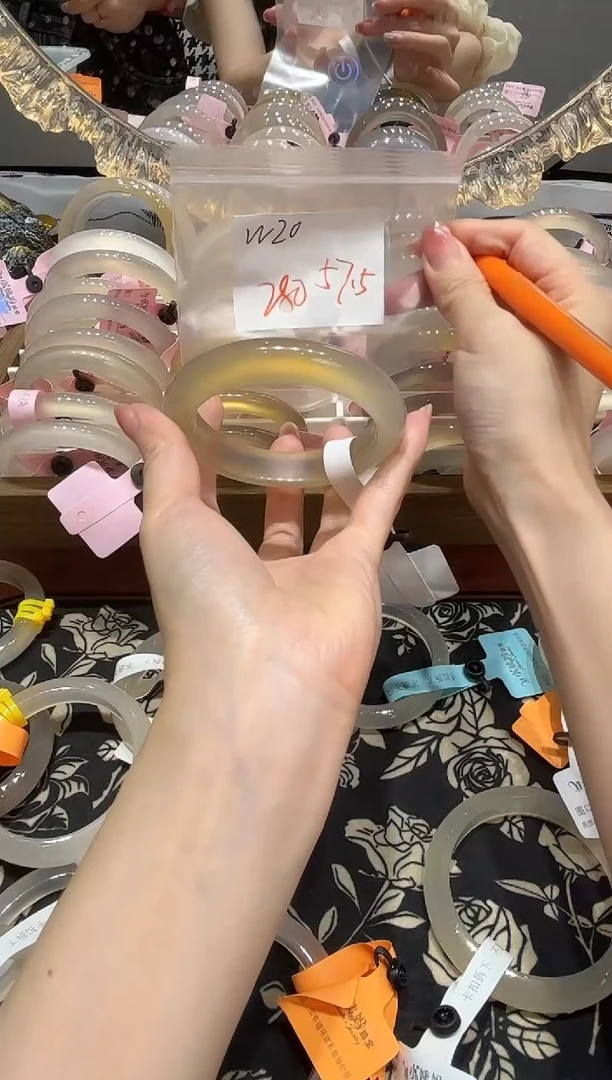 手镯玛瑙/玉髓未镶嵌绿****）W20