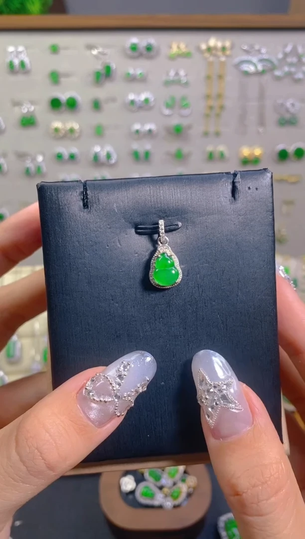 颈饰银S925镶嵌翡翠葫芦吊坠