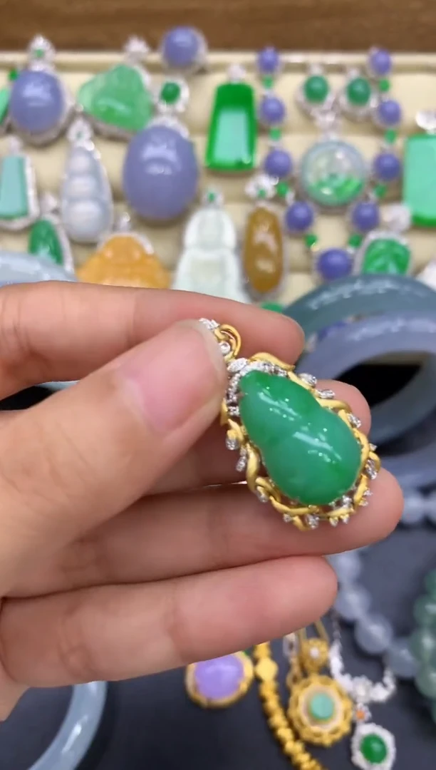 颈饰18K金镶嵌翡翠141-中国好珍宝